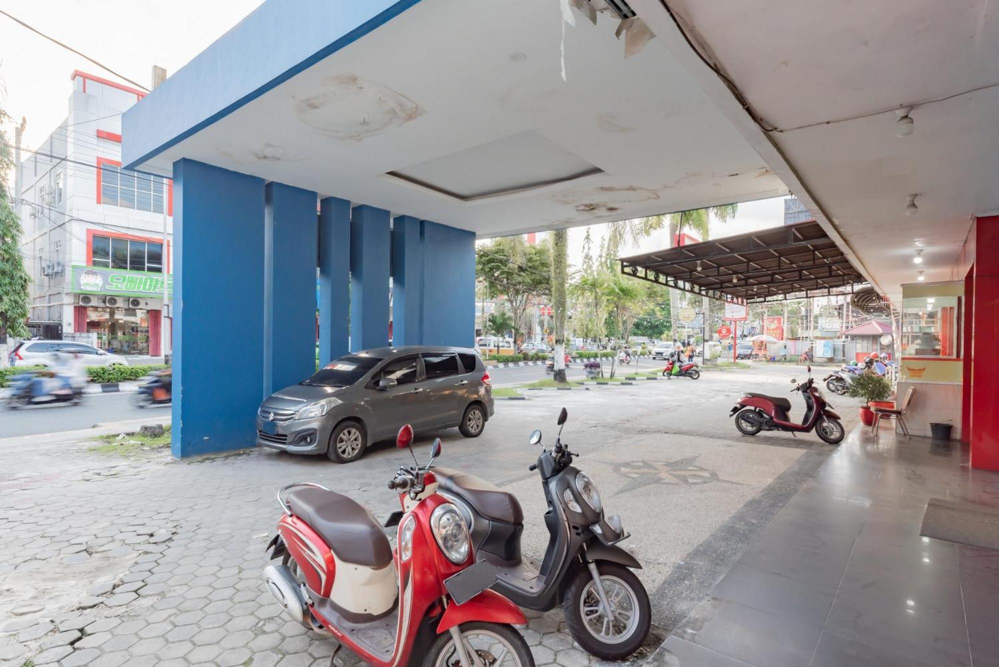 מלון Reddoorz Near Plaza Balikpapan מראה חיצוני תמונה